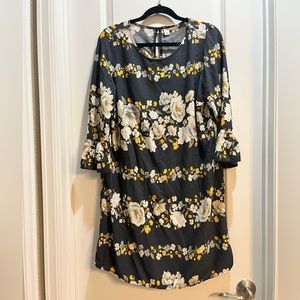 Old Navy Gray Floral Round Neck Dress Sz Large bell sleeves Length 37”